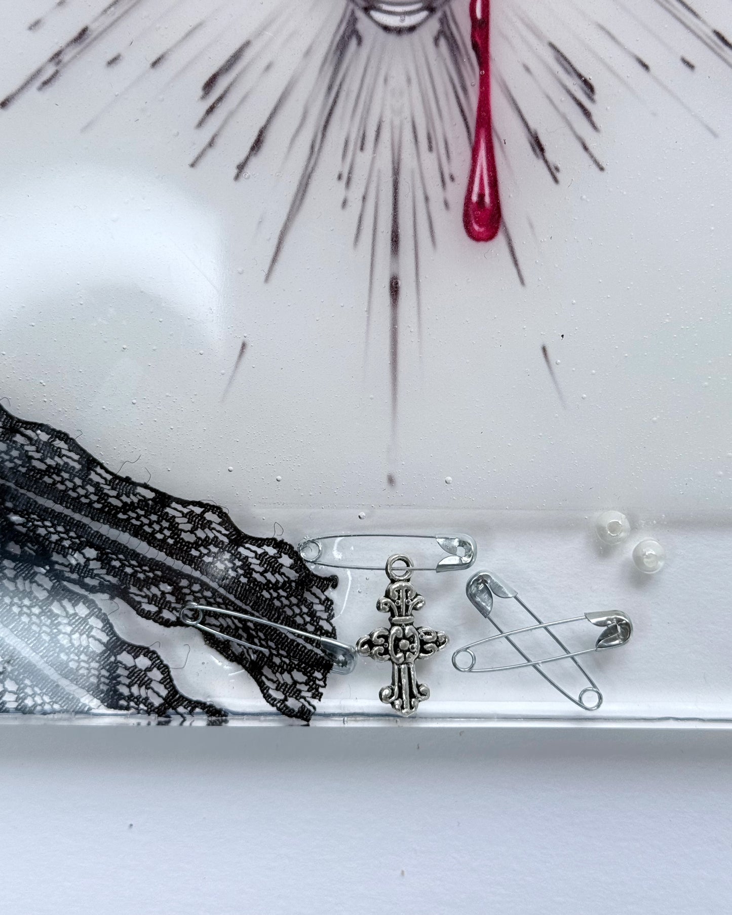 Sacred heart Resin Print - Lace and crosses